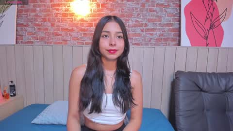 Snapshot of sophiebenson_ chatting on 01/13/25, 12:35 Sophie online show from 01/13/25, 12:35