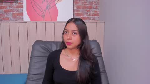 Snapshot of sophiebenson_ chatting on 02/13/25, 12:00 Sophie online show from 02/13/25, 12:00