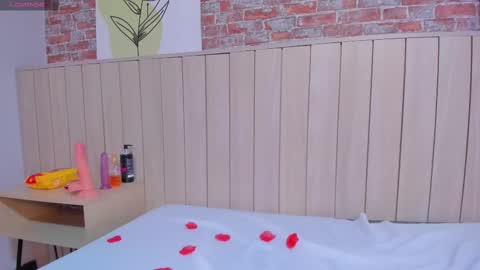 Snapshot of sophiebenson_ chatting on 02/14/25, 03:26 Sophie online show from 02/14/25, 03:26