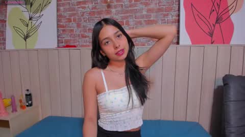 Snapshot of sophiebenson_ chatting on 02/24/25, 03:53 Sophie online show from 02/24/25, 03:53