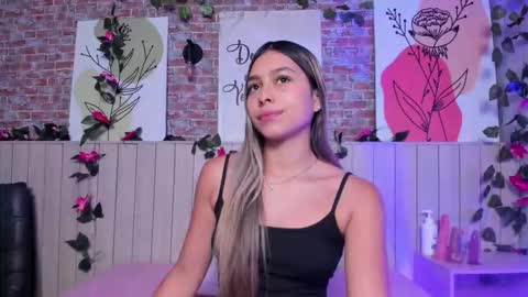 Snapshot of sophiebenson_ chatting on 03/13/26, 01:29 Sophie online show from 03/13/26, 01:29