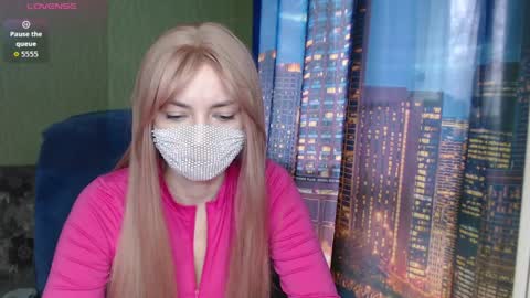 Snapshot of sophieblackwood chatting on 04/03/26, 08:12 Sophie online show from 04/03/26, 08:12