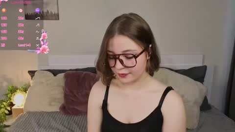 Snapshot of sophieblush chatting on 05/14/26, 05:03 Sophia online show from 05/14/26, 05:03