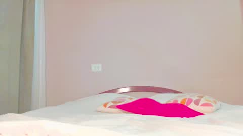 Snapshot of sophiechan69 chatting on 10/15/25, 12:27 ShopieChan69 online show from 10/15/25, 12:27