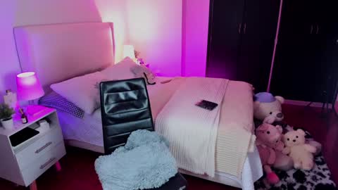 Snapshot of sophiecornett chatting on 12/06/24, 04:03    online show from 12/06/24, 04:03