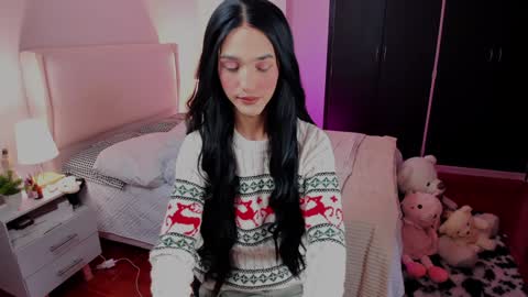 Snapshot of sophiecornett chatting on 12/17/24, 01:38    online show from 12/17/24, 01:38