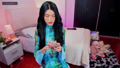 Snapshot of sophiecornett chatting on 12/31/24, 02:03    online show from 12/31/24, 02:03