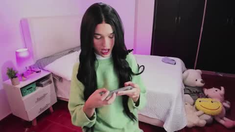 Snapshot of sophiecornett chatting on 09/17/25, 01:29    online show from 09/17/25, 01:29