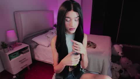 Snapshot of sophiecornett chatting on 09/23/25, 02:58    online show from 09/23/25, 02:58