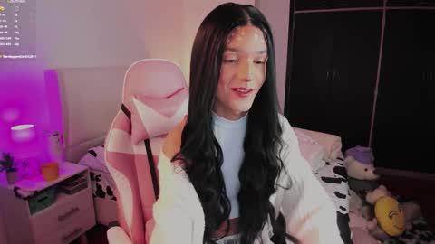 Snapshot of sophiecornett chatting on 10/30/25, 04:30    online show from 10/30/25, 04:30