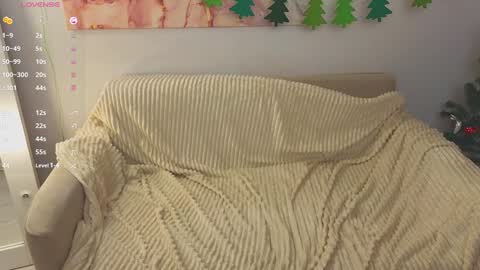 Snapshot of sophieee_lee chatting on 12/17/24, 02:22 Sophie online show from 12/17/24, 02:22