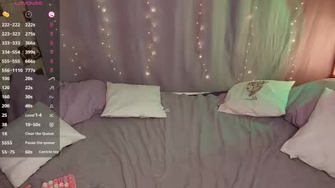 Snapshot of sophieee_lee chatting on 12/21/25, 10:50 Sophie online show from 12/21/25, 10:50