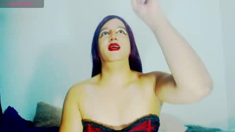 Snapshot of sophiehillsxo chatting on 05/06/26, 01:25 sophiehillsxo online show from 05/06/26, 01:25