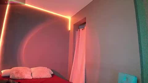 sophiejuicy_ online show from 12/04/25, 06:01