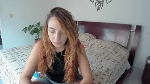 Snapshot of sophielatina chatting on 12/11/24, 10:16 Sophia online show from 12/11/24, 10:16