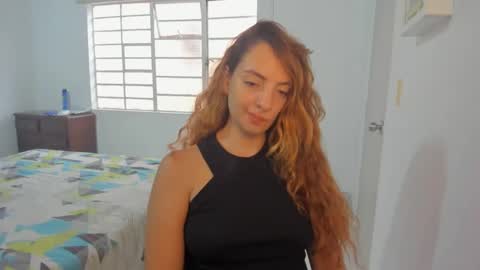 Snapshot of sophielatina chatting on 02/04/25, 09:20 Sophia online show from 02/04/25, 09:20