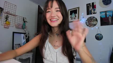 Snapshot of sophieluck chatting on 12/31/24, 05:11 Sophie online show from 12/31/24, 05:11