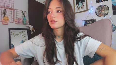 Snapshot of sophieluck chatting on 01/22/25, 03:41 Sophie online show from 01/22/25, 03:41