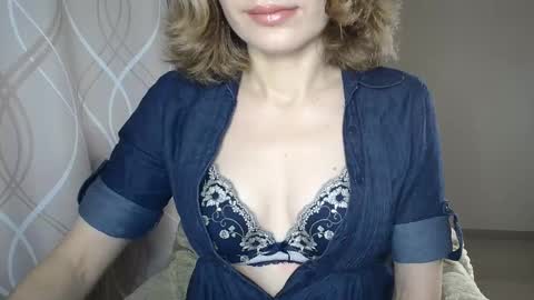 Snapshot of sophiemisss chatting on 10/27/25, 07:45 Sophiemisss online show from 10/27/25, 07:45