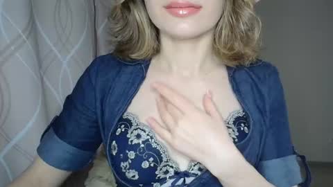 Sophiemisss online show from 11/28/25, 10:07