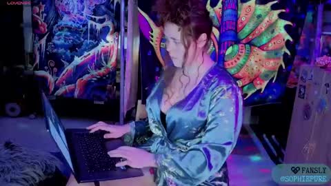 Snapshot of sophiepure chatting on 05/14/26, 08:21 Sophie online show from 05/14/26, 08:21