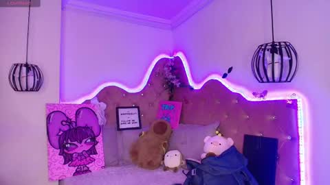   Sophie  online show from 10/19/25, 07:58