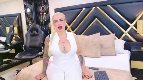 SophieWinslow online show from 05/01/26, 12:10