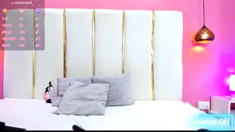 SOPHIE online show from 11/23/25, 01:38