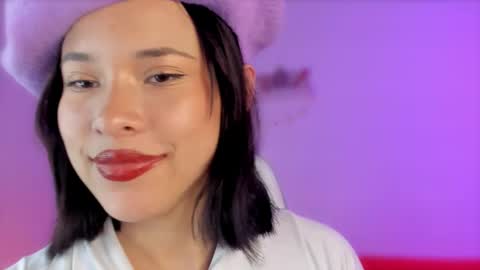 Snapshot of sophiiewilliams chatting on 12/19/24, 10:32 Sophiie Williams online show from 12/19/24, 10:32