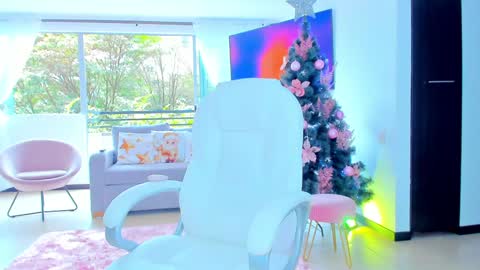 Snapshot of sophijonnes chatting on 12/12/24, 04:10 YULITZA online show from 12/12/24, 04:10