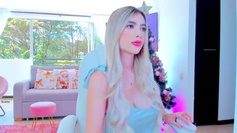 Snapshot of sophijonnes chatting on 12/28/24, 01:38 YULITZA online show from 12/28/24, 01:38