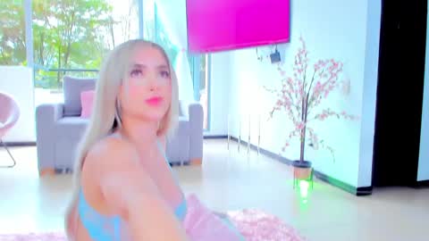 Snapshot of sophijonnes chatting on 01/24/25, 04:06 YULITZA online show from 01/24/25, 04:06