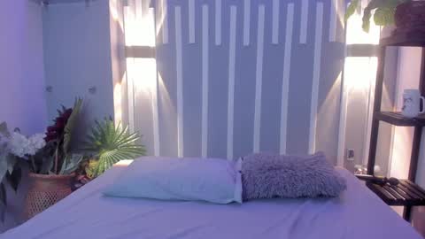 Snapshot of sophy_smilesweet chatting on 12/19/24, 11:39 SOPHY ROGERS online show from 12/19/24, 11:39