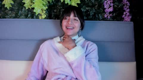 Snapshot of sophy_smilesweet chatting on 01/28/25, 11:38 SOPHY ROGERS online show from 01/28/25, 11:38