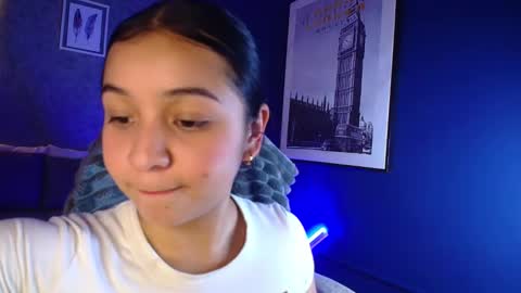 Snapshot of sophyadams_ chatting on 02/25/26, 07:23 Sophy online show from 02/25/26, 07:23