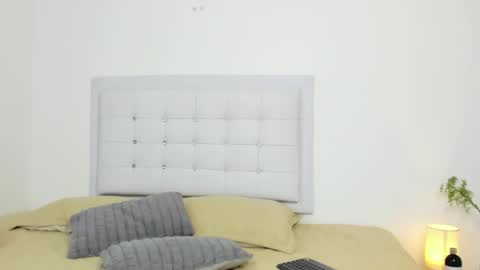 Sofia  online show from 11/28/25, 01:52