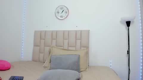 Snapshot of sopphiefox chatting on 02/21/26, 06:03 Sofia online show from 02/21/26, 06:03