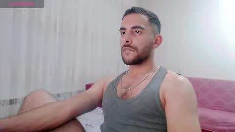 luis online show from 11/23/25, 09:36