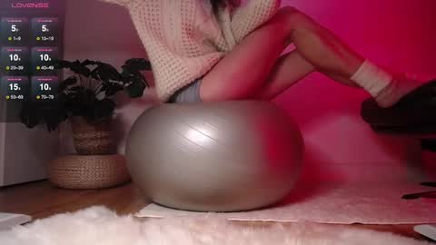 Snapshot of sosexyname chatting on 12/31/24, 12:21 Monica online show from 12/31/24, 12:21