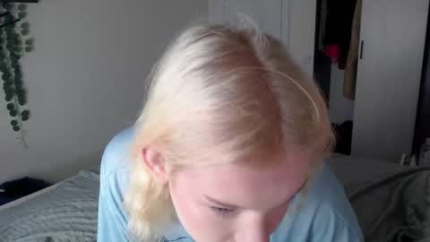 Snapshot of soska_albinosk chatting on 12/02/25, 11:48 soska_albinosk online show from 12/02/25, 11:48