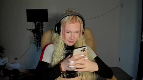 Snapshot of soska_albinosk chatting on 12/16/25, 08:25 soska_albinosk online show from 12/16/25, 08:25