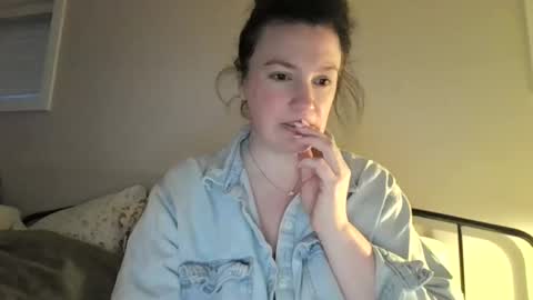 Snapshot of sotamom chatting on 05/18/26, 01:35 NaughtyMommy online show from 05/18/26, 01:35