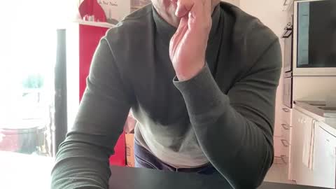 Snapshot of soumisanal2013 chatting on 11/18/25, 12:42 soumisanal2013 online show from 11/18/25, 12:42