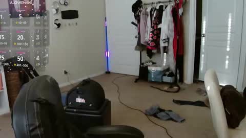 Snapshot of southerbunny chatting on 09/21/25, 12:51 Bunnydathug online show from 09/21/25, 12:51