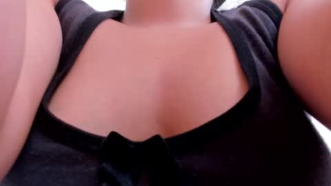 Snapshot of soy_naty_rose3 chatting on 01/11/25, 03:20 Naty online show from 01/11/25, 03:20