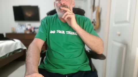 Snapshot of soyelpoti79 chatting on 01/01/25, 01:48 WhiteWolfFL online show from 01/01/25, 01:48