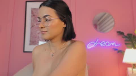 Snapshot of soysaraa_ chatting on 02/05/25, 10:51 Aleja online show from 02/05/25, 10:51