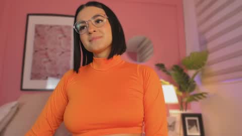 Snapshot of soysaraa_ chatting on 02/14/25, 04:58 Aleja online show from 02/14/25, 04:58