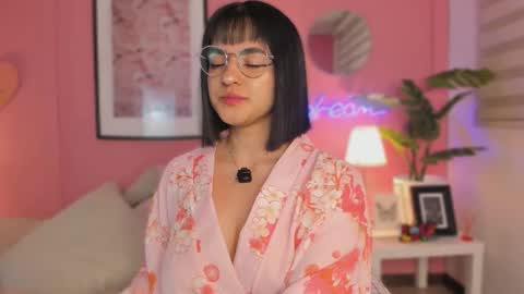 Snapshot of soysaraa_ chatting on 10/09/25, 05:38 Aleja online show from 10/09/25, 05:38