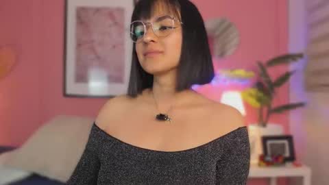 Snapshot of soysaraa_ chatting on 10/24/25, 07:16 Aleja online show from 10/24/25, 07:16